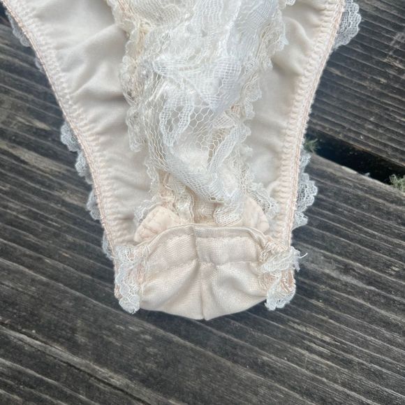 VINTAGE LACY STRAPLESS BODYSUIT SIZE MEDIUM - Picture 8 of 9